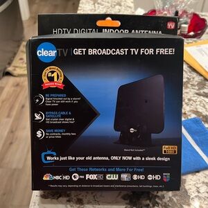 HDTV Digital Indoor Antenna Clear TV Works just like old antenna ply now sleek